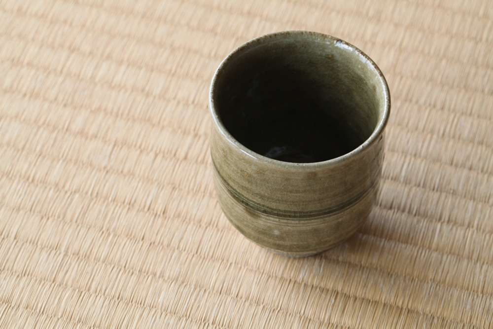 湯呑　松灰釉　胴紐 朝日窯工房作