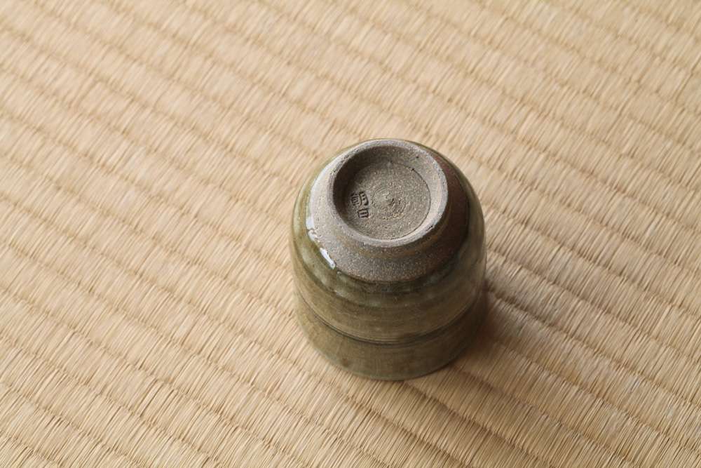 湯呑　松灰釉　胴紐 朝日窯工房作