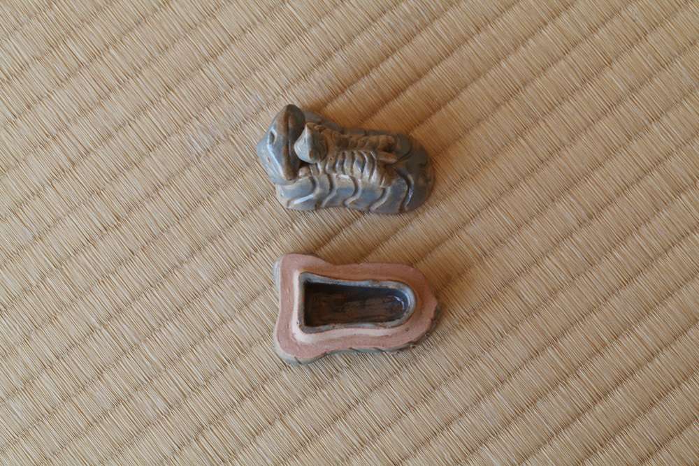 香盒 寅 紅鹿背  十六世豊斎作