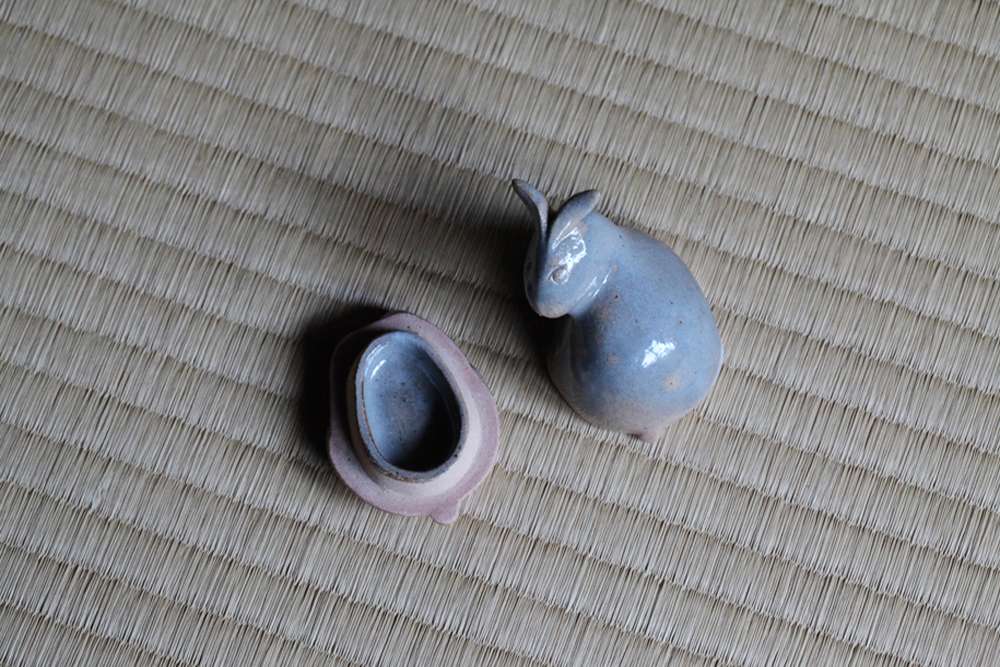 香盒 卯 紅鹿背　十六世豊斎作