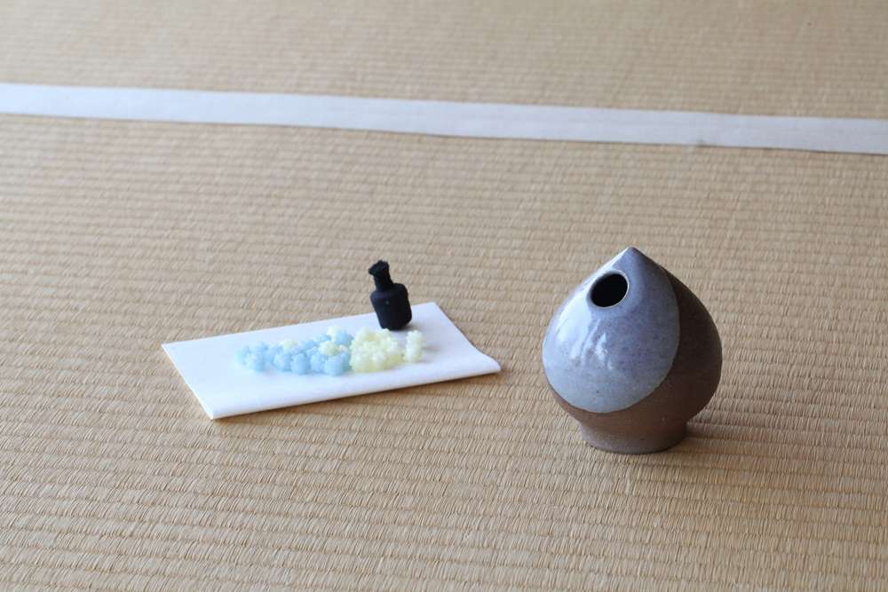 一輪生 / 振り出し  月白釉